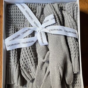 Calvin Klein Light Gray Knit Accessory Set